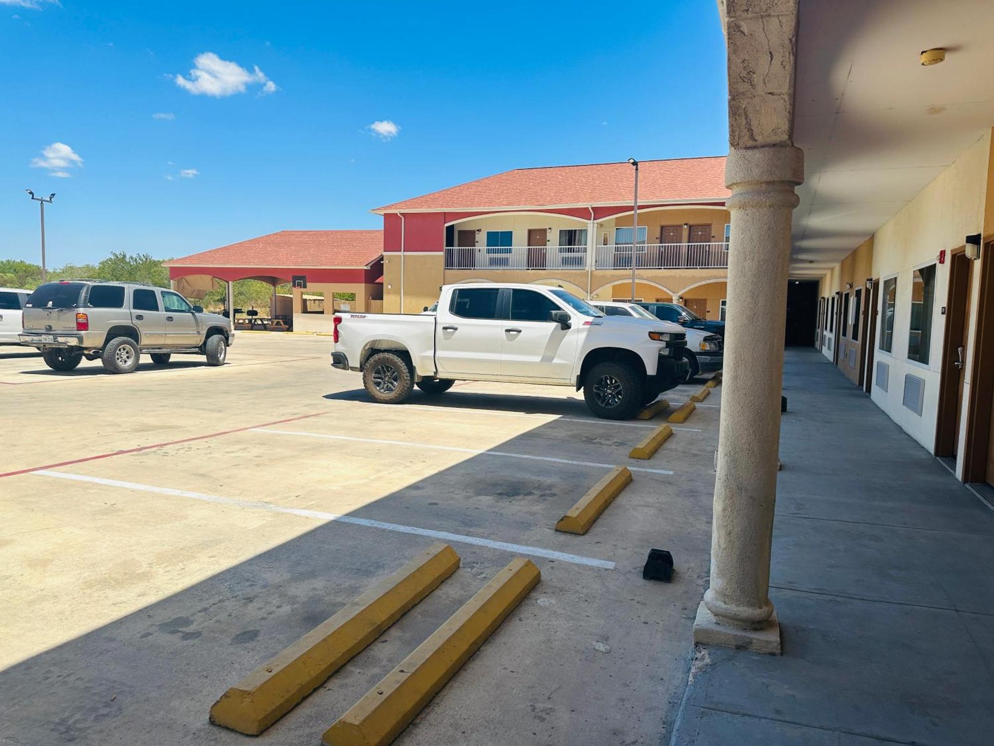 Executive Inn&Suites Floresville Exterior foto